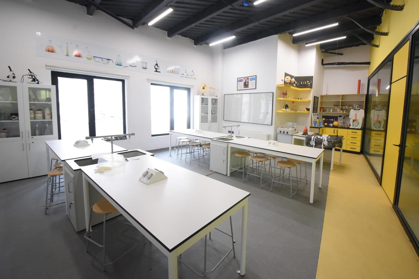 Mavi Bulvar Kampüsü Fen Laboratuvarı